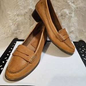 NEW G.H. Bass & Co. Tan Leather Loafers Flats - Memory Foam Size 8.5